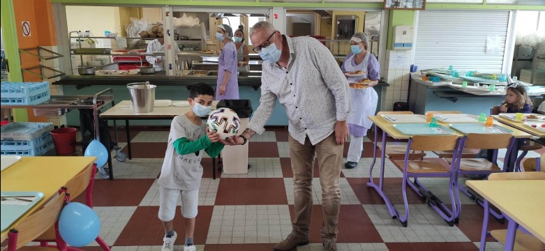 foot_seclin_restauration_scolaire.jpg