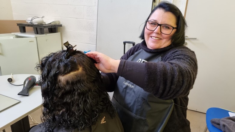 Coiffeuse solidaire 2