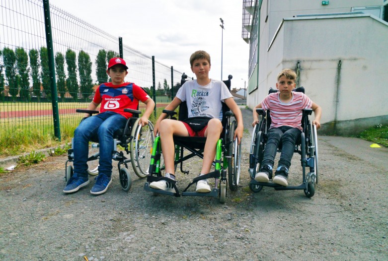 jeunes en fauteuil