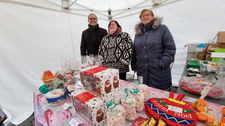 Téléthon stand marché Géants