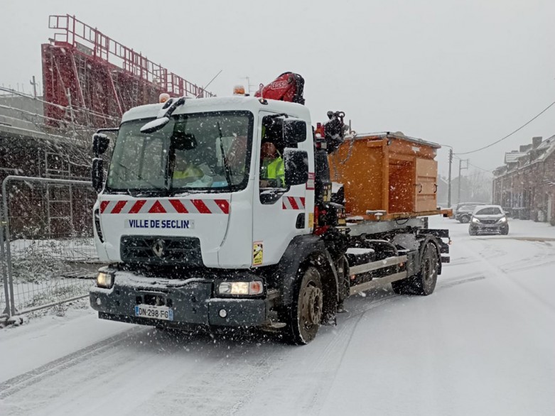 Neige : pensez à déneiger le trottoir devant chez vous !