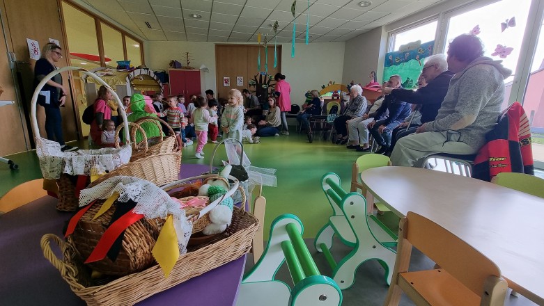 Crèche oeufs Sacleux 2